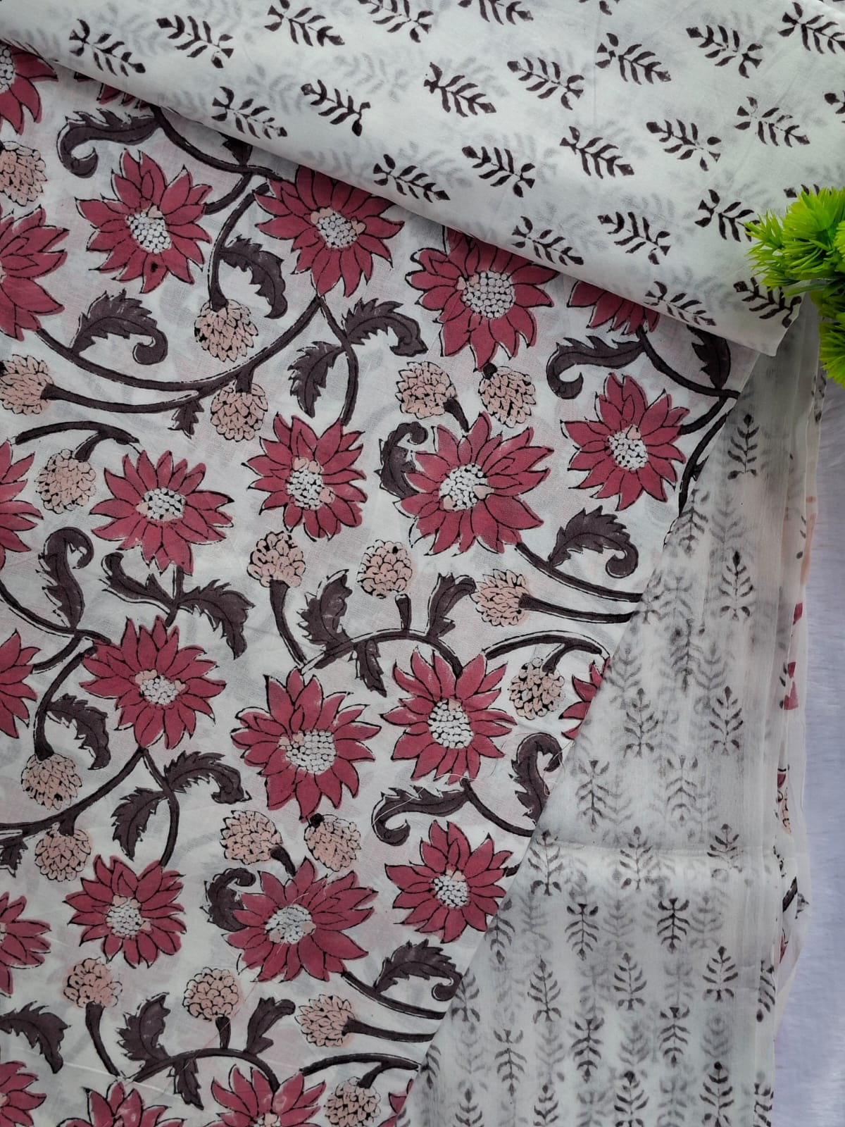 Pure Cotton Unstitched Suit - Chiffon Dupatta