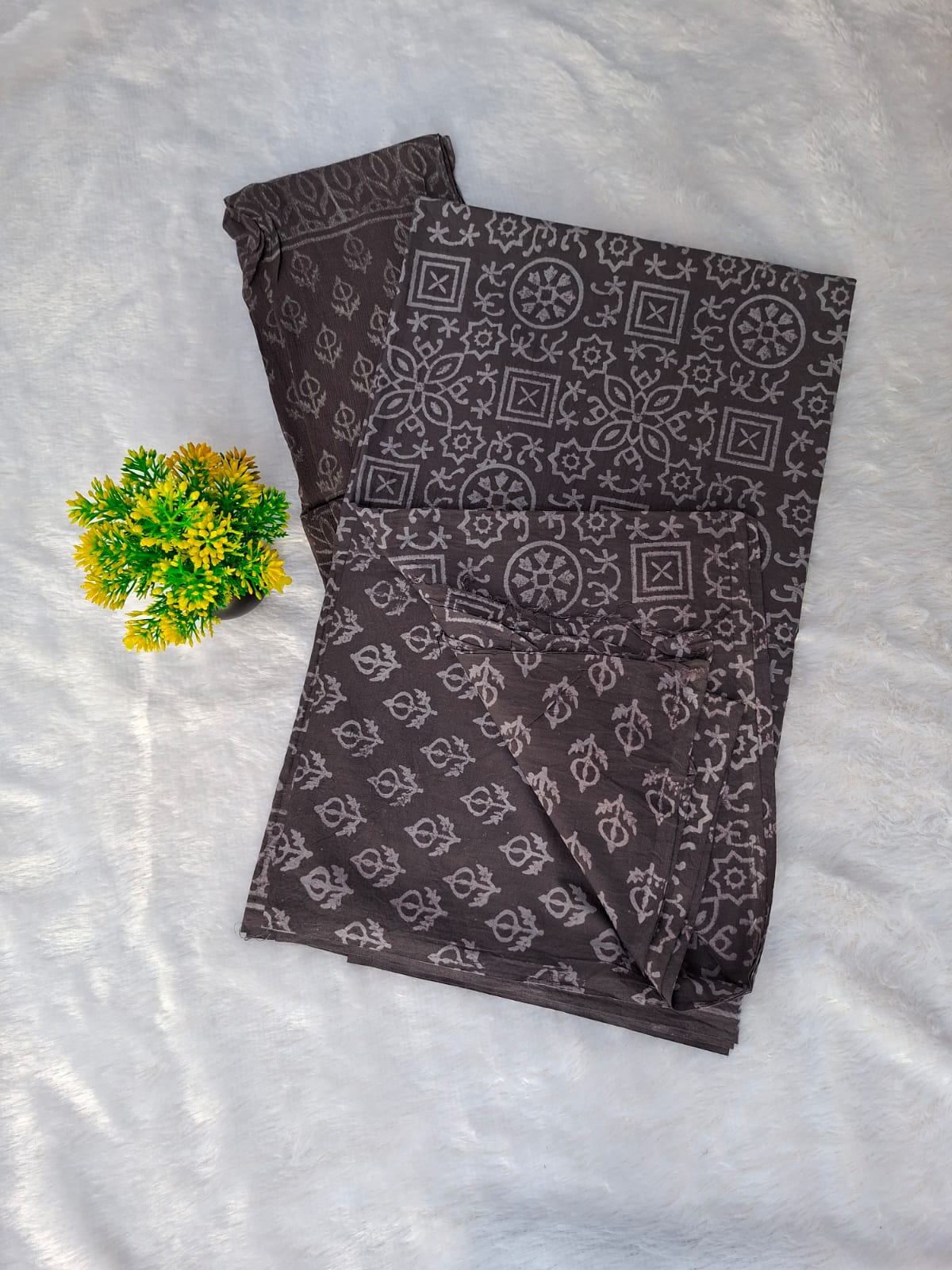 Pure Cotton Unstitched Suit - Chiffon Dupatta