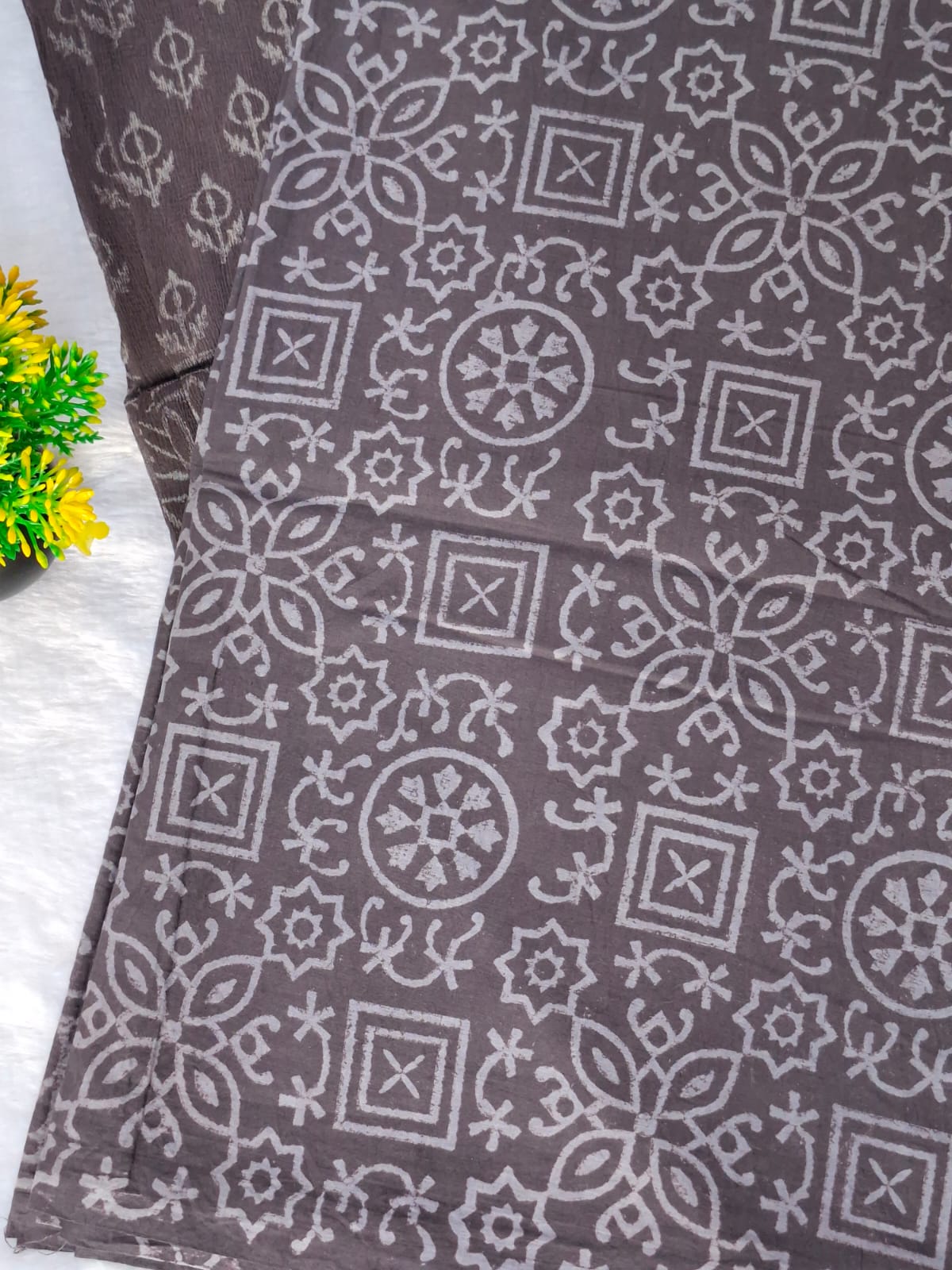 Pure Cotton Unstitched Suit - Chiffon Dupatta