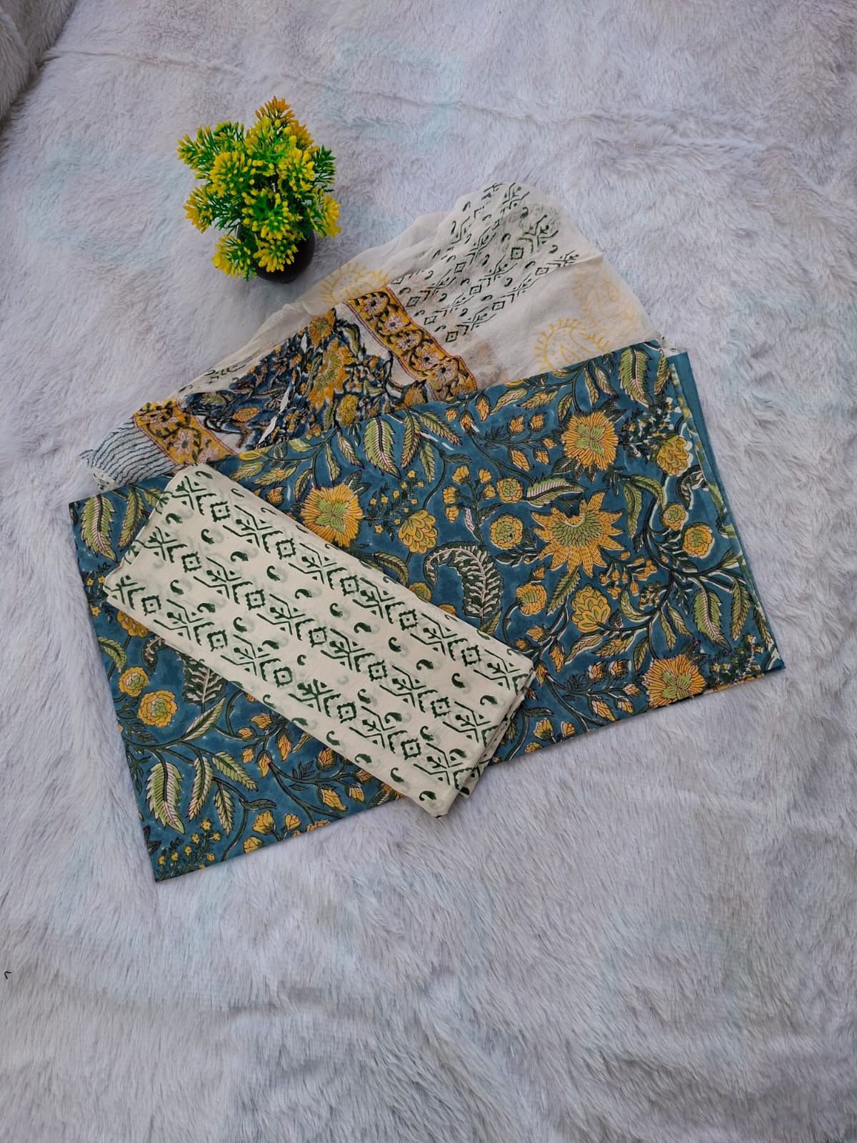 Pure Cotton Unstitched Suit - Chiffon Dupatta